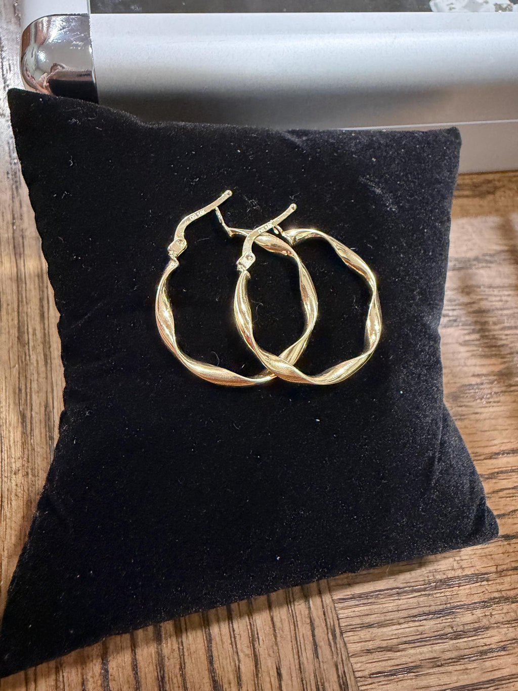 Hoop wavy clip on earrings 14k gold